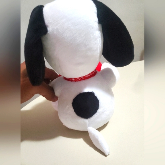 Snoopy Peanuts Be My Valentine Plush Animated SongValentines Day 2024 CVS - Picture 5 of 7